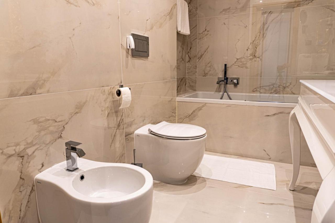 Rosso Aparthotel Michalovce Exteriör bild