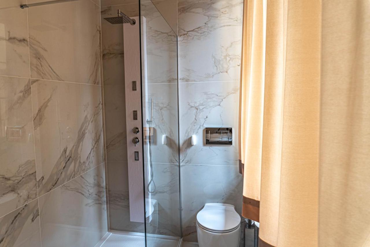 Rosso Aparthotel Michalovce Exteriör bild