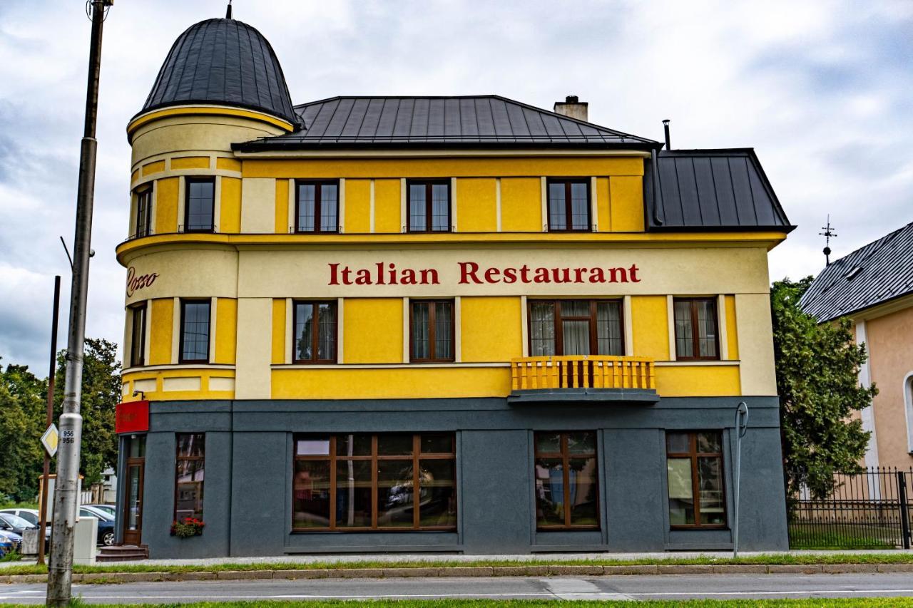 Rosso Aparthotel Michalovce Exteriör bild