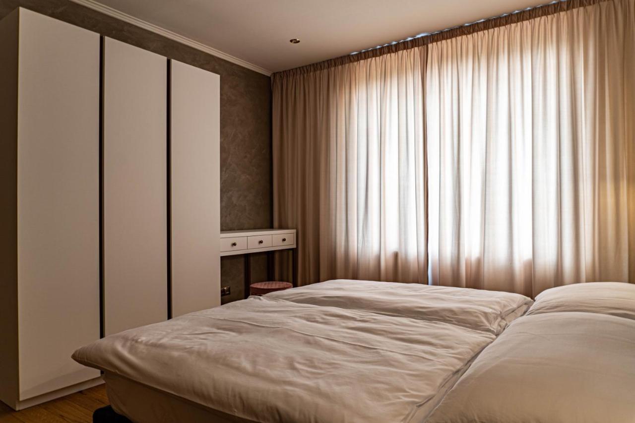 Rosso Aparthotel Michalovce Exteriör bild