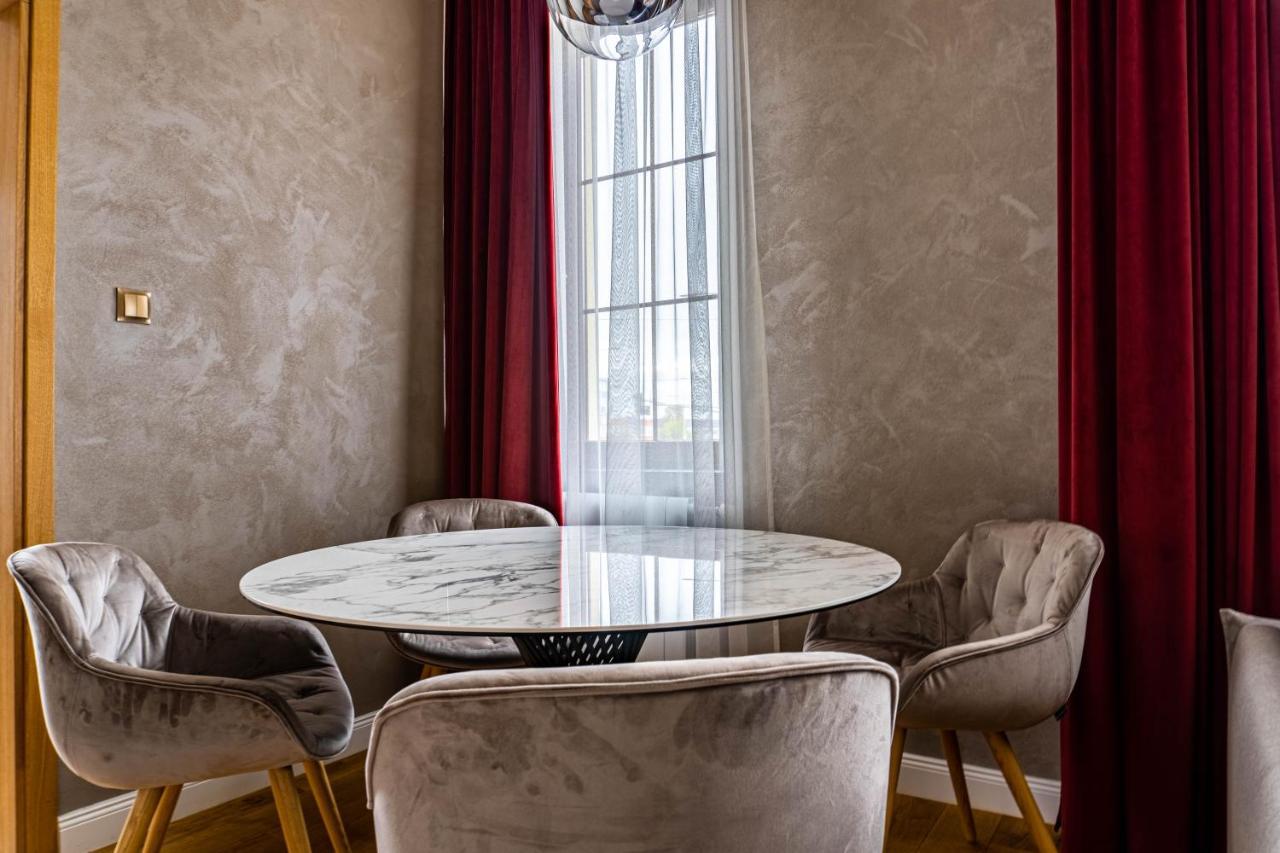 Rosso Aparthotel Michalovce Exteriör bild