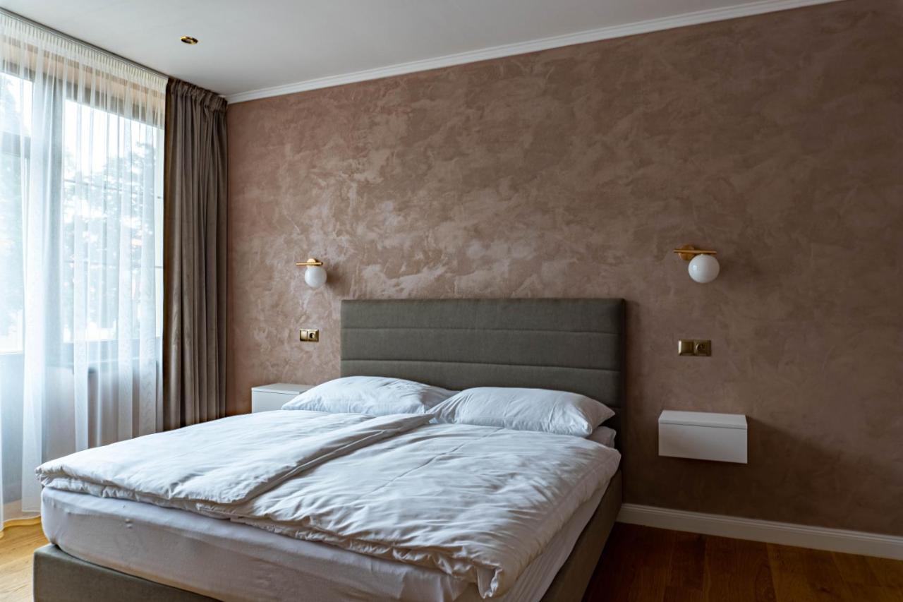 Rosso Aparthotel Michalovce Exteriör bild