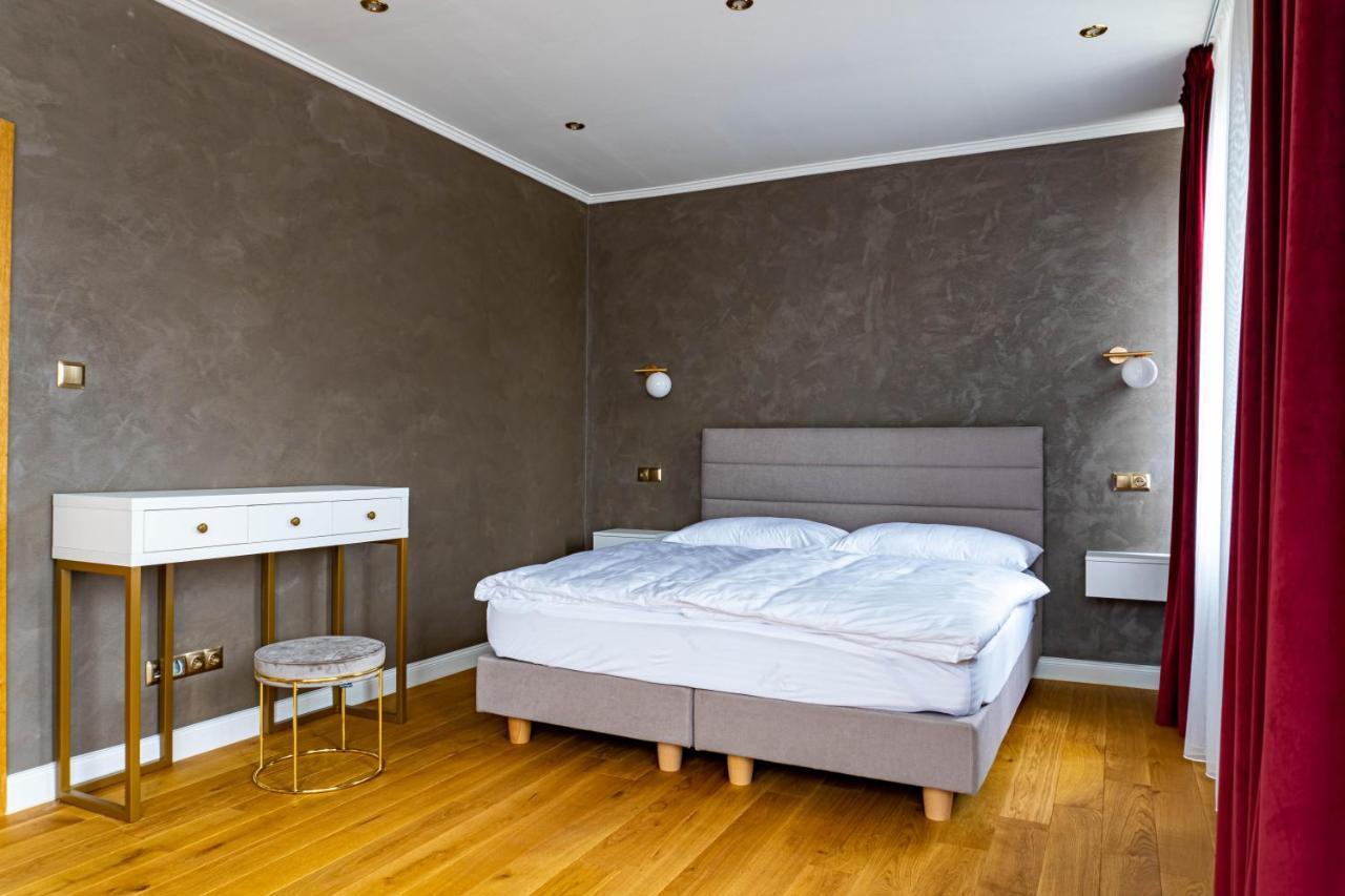 Rosso Aparthotel Michalovce Exteriör bild