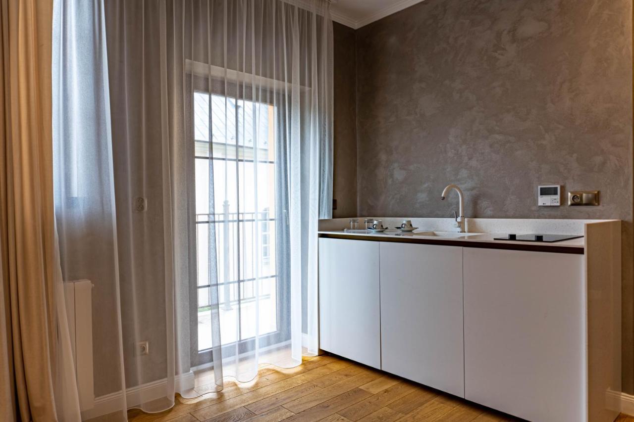 Rosso Aparthotel Michalovce Exteriör bild