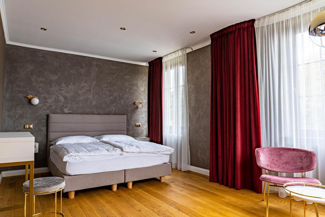 Rosso Aparthotel Michalovce Exteriör bild