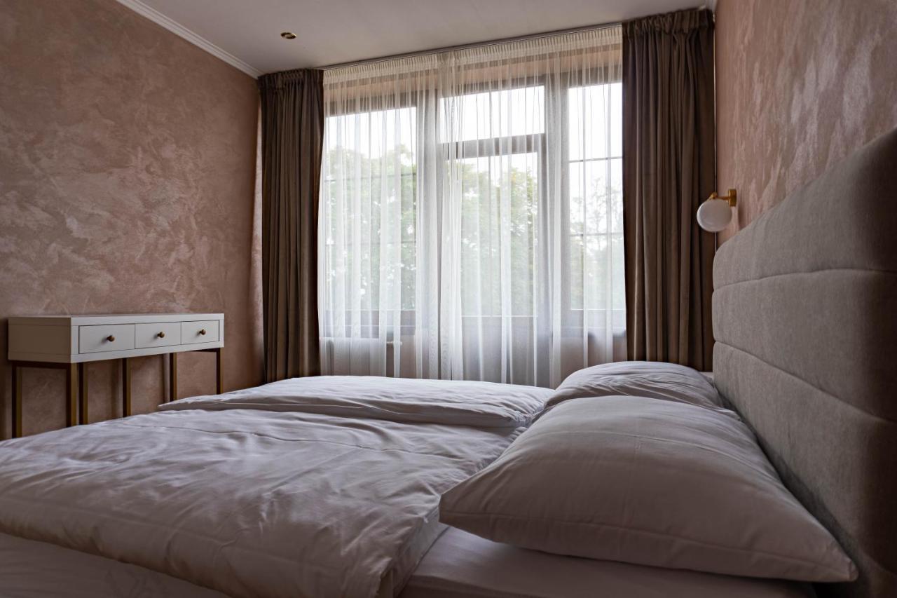 Rosso Aparthotel Michalovce Exteriör bild