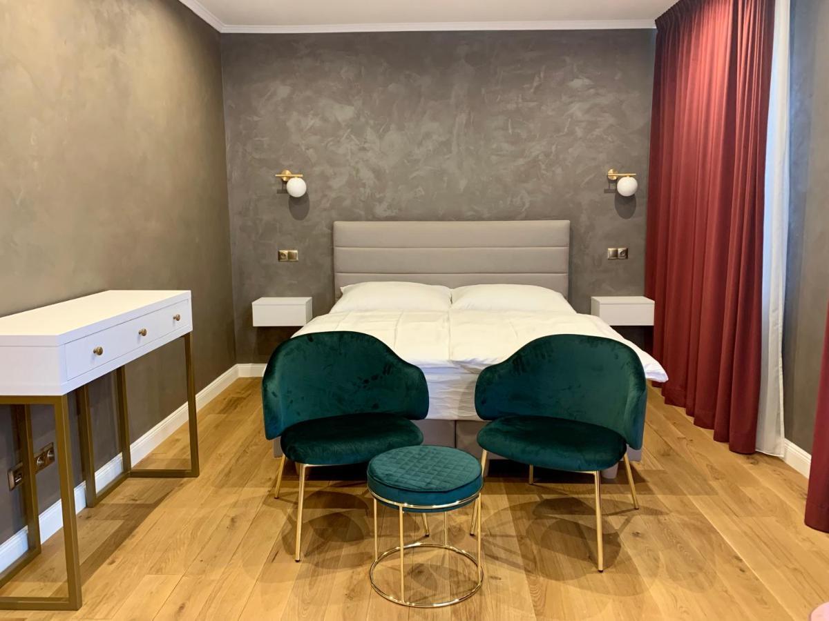Rosso Aparthotel Michalovce Exteriör bild